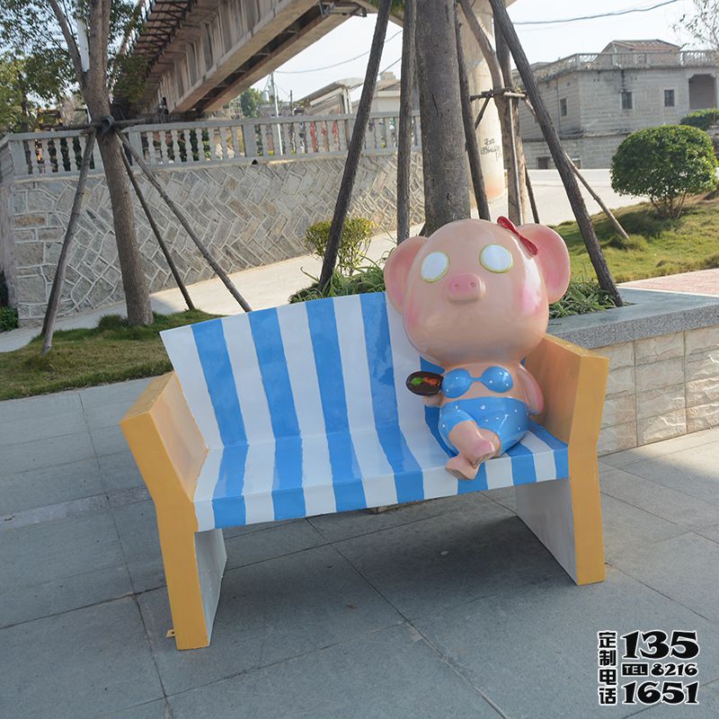戶(hù)外小豬卡通公仔靠背玻璃鋼美陳景觀(guān)雕塑休閑椅