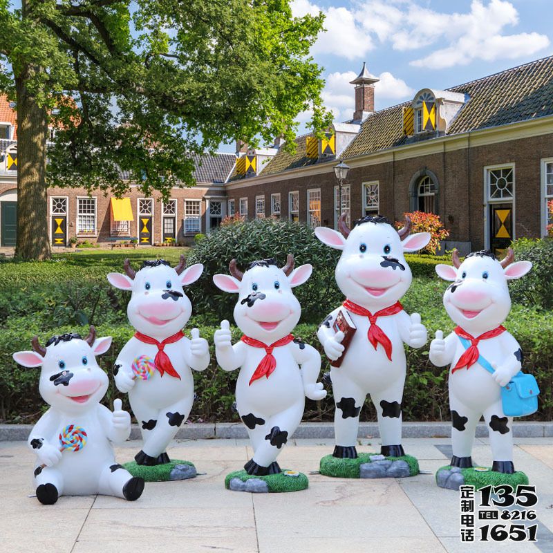 商場(chǎng)玻璃鋼樹脂卡通彩繪奶牛雕塑