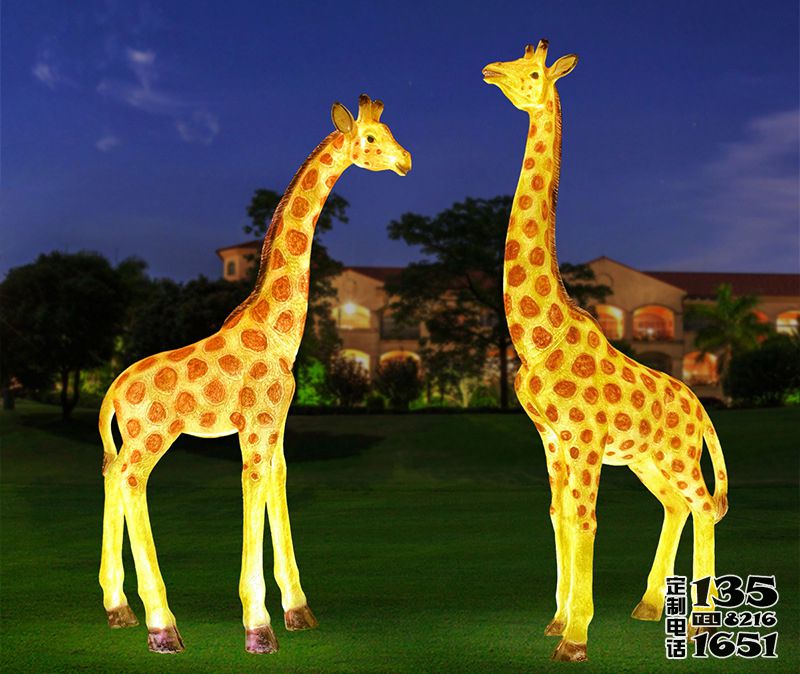玻璃鋼彩繪戶外公園照明長(zhǎng)頸鹿雕塑