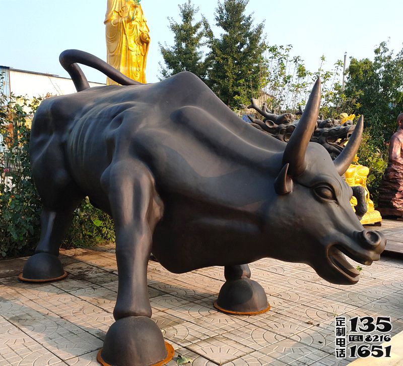 廣場(chǎng)大型動(dòng)物景觀擺件玻璃鋼仿銅農(nóng)耕牛雕塑